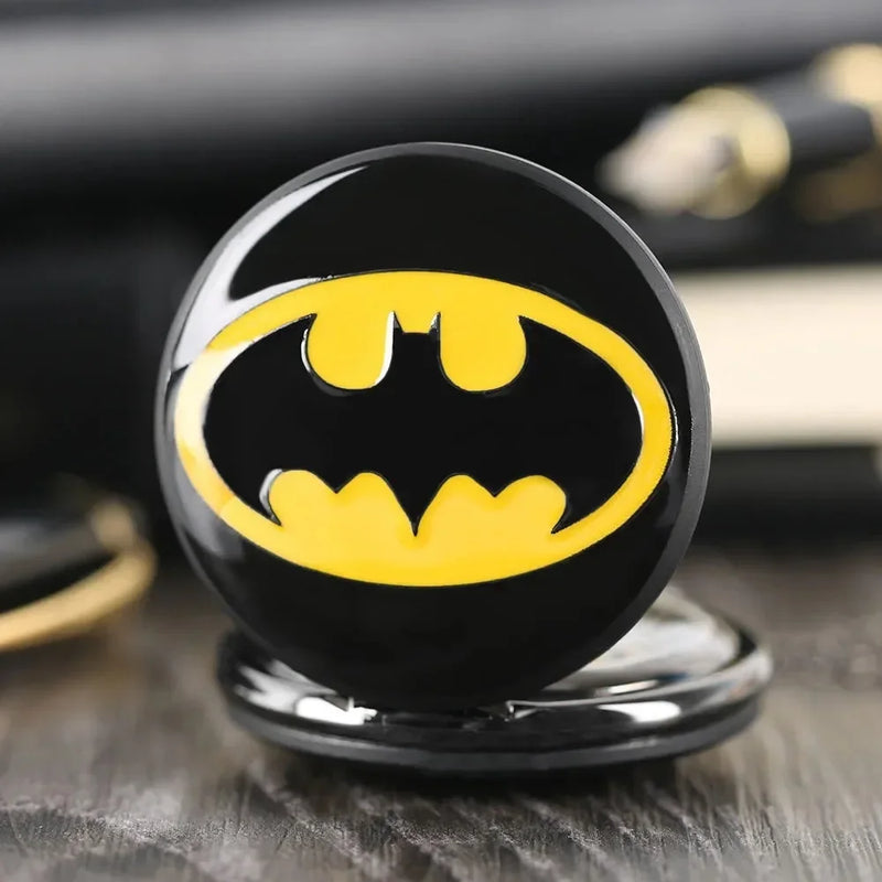 Relógio de Bolso Batman com Tampa Flip – Estilo Vintage e Elegância para Fãs de Super-Heróis!