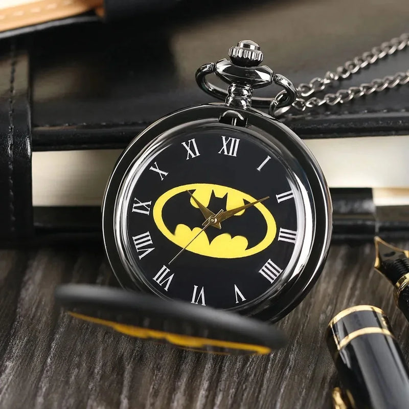 Relógio de Bolso Batman com Tampa Flip – Estilo Vintage e Elegância para Fãs de Super-Heróis!