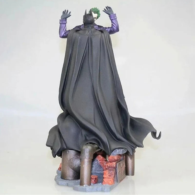 Estátua Colecionável Batman vs. Coringa