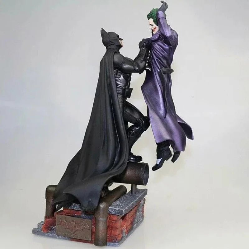 Estátua Colecionável Batman vs. Coringa